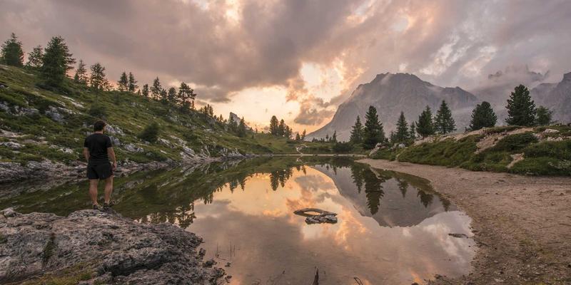 铝制瓦片如何重塑大型公共建筑屋顶：机场、体育馆与展览中心的金属屋面应用解析