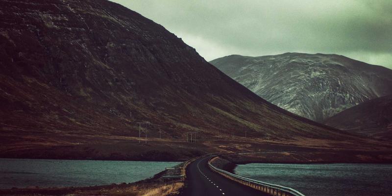 铝瓦与屋面坡度适应性全解析：从平屋顶到坡屋顶的禅意建筑实践