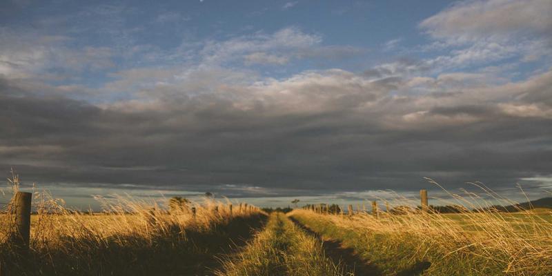 铝瓦在模块化建筑中的革命：揭秘快速安装系统与接缝处理核心技术